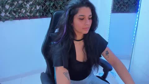 Snapshot of megan_whitte_01 chatting on 03/11/25, 04:43 megan white 01  online show from 03/11/25, 04:43