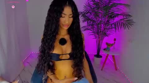 Snapshot of megancarlott_ chatting on 07/13/26, 10:01 megancarlott_ online show from 07/13/26, 10:01