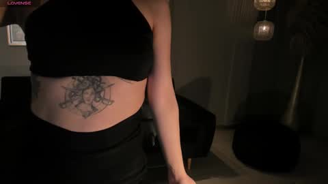 Megan Cross online show from 11/11/25, 03:28