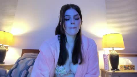 Snapshot of meganholly00 chatting on 01/21/25, 04:43 Megan online show from 01/21/25, 04:43