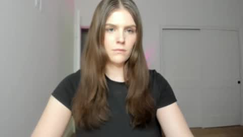 Snapshot of meganholly00 chatting on 02/13/25, 04:32 Megan online show from 02/13/25, 04:32