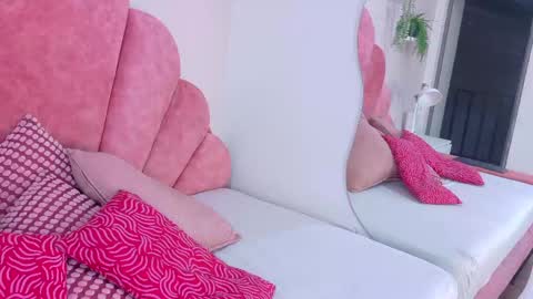 Snapshot of meganlovee__ chatting on 05/28/26, 02:42 MEGAN online show from 05/28/26, 02:42