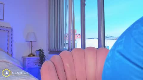 Snapshot of megann__sweet chatting on 04/27/26, 11:41 Mara online show from 04/27/26, 11:41