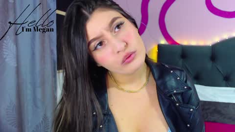 Snapshot of megann_abby chatting on 01/10/25, 06:42 Im Megan Please do not demand a show without first tiping Thank you online show from 01/10/25, 06:42