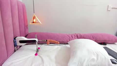 Megan  online show from 10/15/25, 08:09