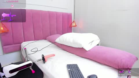 Megan  online show from 11/04/25, 07:46