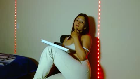 Snapshot of meganxox25 chatting on 04/14/26, 01:33 meganxox25 online show from 04/14/26, 01:33