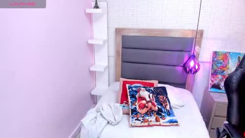 M E G A N  online show from 12/18/25, 03:23