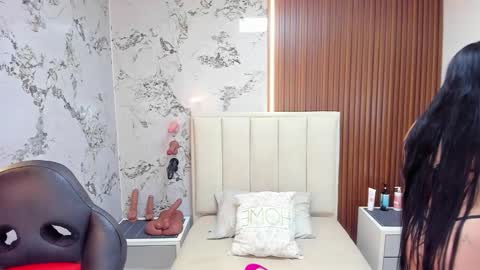 M E G A N  online show from 03/25/26, 04:18