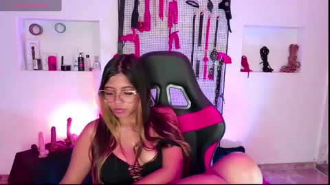 Snapshot of meggan_greey chatting on 12/15/24, 05:31 Your best slave online show from 12/15/24, 05:31