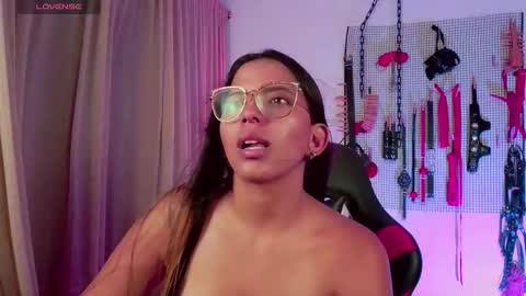 Snapshot of meggan_greey chatting on 10/18/25, 10:21 Your best slave online show from 10/18/25, 10:21