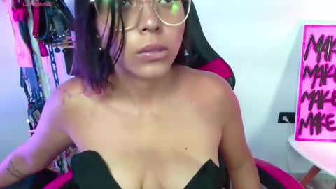 Snapshot of meggan_greey chatting on 11/14/25, 04:38 Your best slave online show from 11/14/25, 04:38