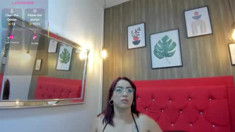 Snapshot of meggancurvy chatting on 01/13/26, 02:06 meggancurvy online show from 01/13/26, 02:06