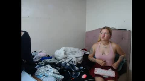 Snapshot of meizquin_lucifer chatting on 04/06/26, 07:15 Meizquin and Lucifer online show from 04/06/26, 07:15