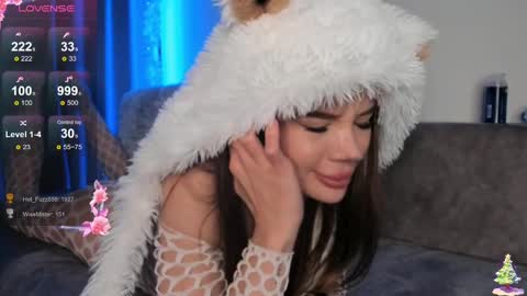 Snapshot of mela911carrera chatting on 01/01/25, 02:30  Start every day 2000 - 700 online show from 01/01/25, 02:30