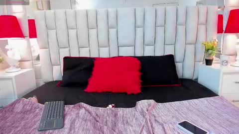 Snapshot of melani_hom chatting on 09/17/25, 12:40 melani hom online show from 09/17/25, 12:40