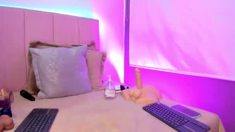 Snapshot of melani_xc chatting on 02/11/26, 02:33 MELANI - online show from 02/11/26, 02:33