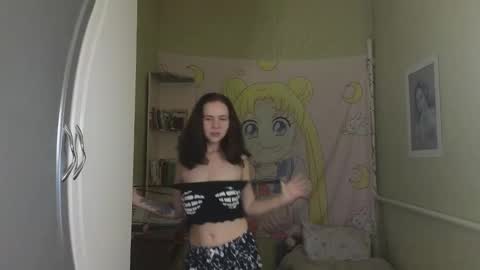 Snapshot of melania____ chatting on 10/27/25, 05:06 Mila online show from 10/27/25, 05:06