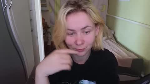 Mila online show from 04/21/26, 07:47