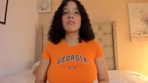 melania_xtreme online show from 12/15/25, 02:38