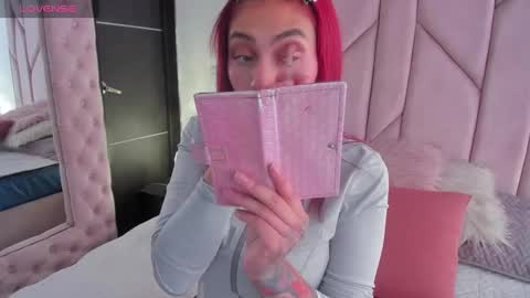 Melanie roux  online show from 11/04/25, 12:04