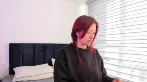 Snapshot of melanie_roux_ chatting on 06/02/26, 12:29 Melanie roux online show from 06/02/26, 12:29
