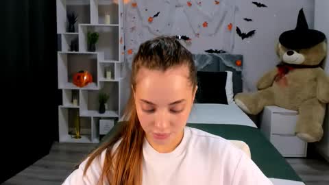 MelanieAlves online show from 10/17/25, 07:55