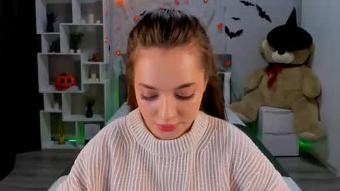 MelanieAlves online show from 10/22/25, 12:27