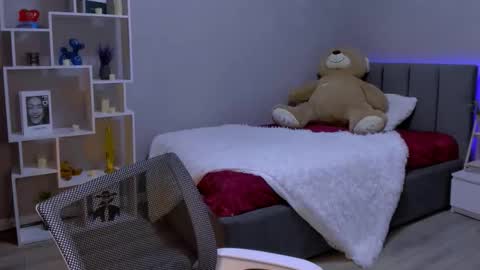 MelanieAlves online show from 11/21/25, 02:05