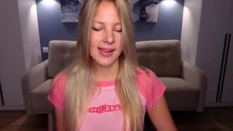 Snapshot of melaniebennett chatting on 09/25/25, 06:28 Melanie Bennett online show from 09/25/25, 06:28