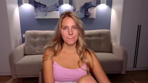 Snapshot of melaniebennett chatting on 10/03/25, 06:21 Melanie Bennett online show from 10/03/25, 06:21