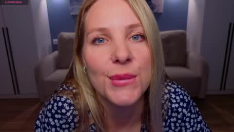 Snapshot of melaniebennett chatting on 05/21/26, 06:53 Melanie Bennett online show from 05/21/26, 06:53