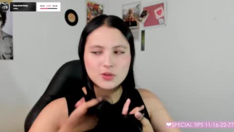 Snapshot of melanieev chatting on 12/27/24, 04:43 mel online show from 12/27/24, 04:43