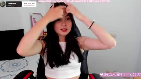 Snapshot of melanieev chatting on 02/13/25, 05:01 mel online show from 02/13/25, 05:01