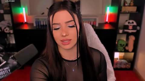 Melanie  online show from 12/01/25, 07:41