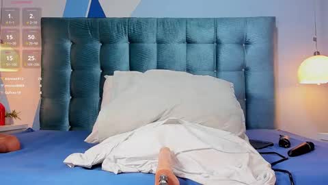 Snapshot of melanierioss_ chatting on 01/07/25, 03:44 online show from 01/07/25, 03:44