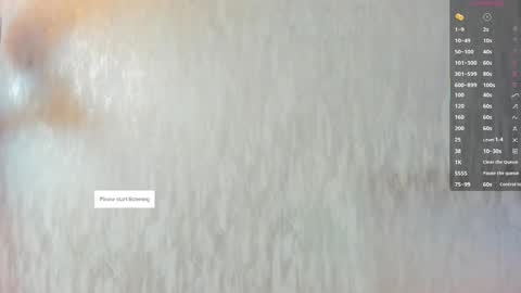 Snapshot of melanierioss_ chatting on 10/10/25, 01:43 online show from 10/10/25, 01:43