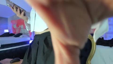 Melanie Roux online show from 10/12/25, 12:04