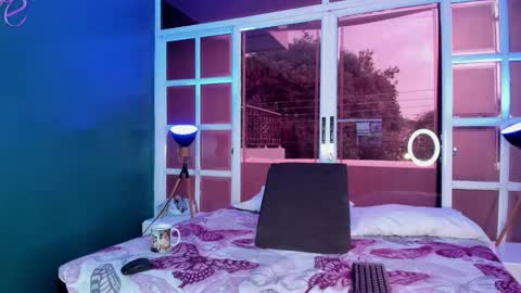 Melanie Roux online show from 03/03/26, 08:04