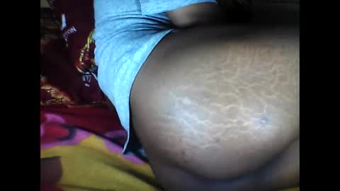 melanih online show from 12/23/25, 04:43