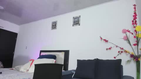 melaniie_roussel online show from 12/03/25, 01:46