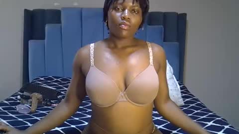 Snapshot of melanin_moon chatting on 04/24/26, 12:51 Moon online show from 04/24/26, 12:51