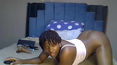 Snapshot of melanin_moon chatting on 05/14/26, 11:22 Moon online show from 05/14/26, 11:22
