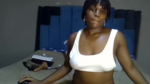 Snapshot of melanin_moon chatting on 05/15/26, 11:34 Moon online show from 05/15/26, 11:34
