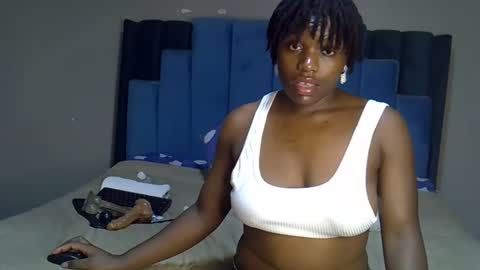 Snapshot of melanin_moon chatting on 05/16/26, 12:29 Moon online show from 05/16/26, 12:29
