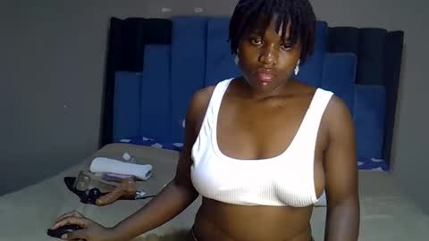 Snapshot of melanin_moon chatting on 05/16/26, 12:40 Moon online show from 05/16/26, 12:40
