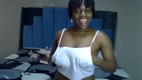 Snapshot of melanin_moon chatting on 05/29/26, 10:46 Moon online show from 05/29/26, 10:46