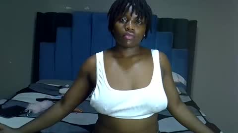 Snapshot of melanin_moon chatting on 05/29/26, 11:03 Moon online show from 05/29/26, 11:03
