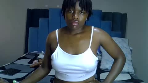 Snapshot of melanin_moon chatting on 06/01/26, 11:12 Moon online show from 06/01/26, 11:12