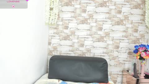 Snapshot of melannie_roses chatting on 01/16/25, 01:16 melannie roses online show from 01/16/25, 01:16